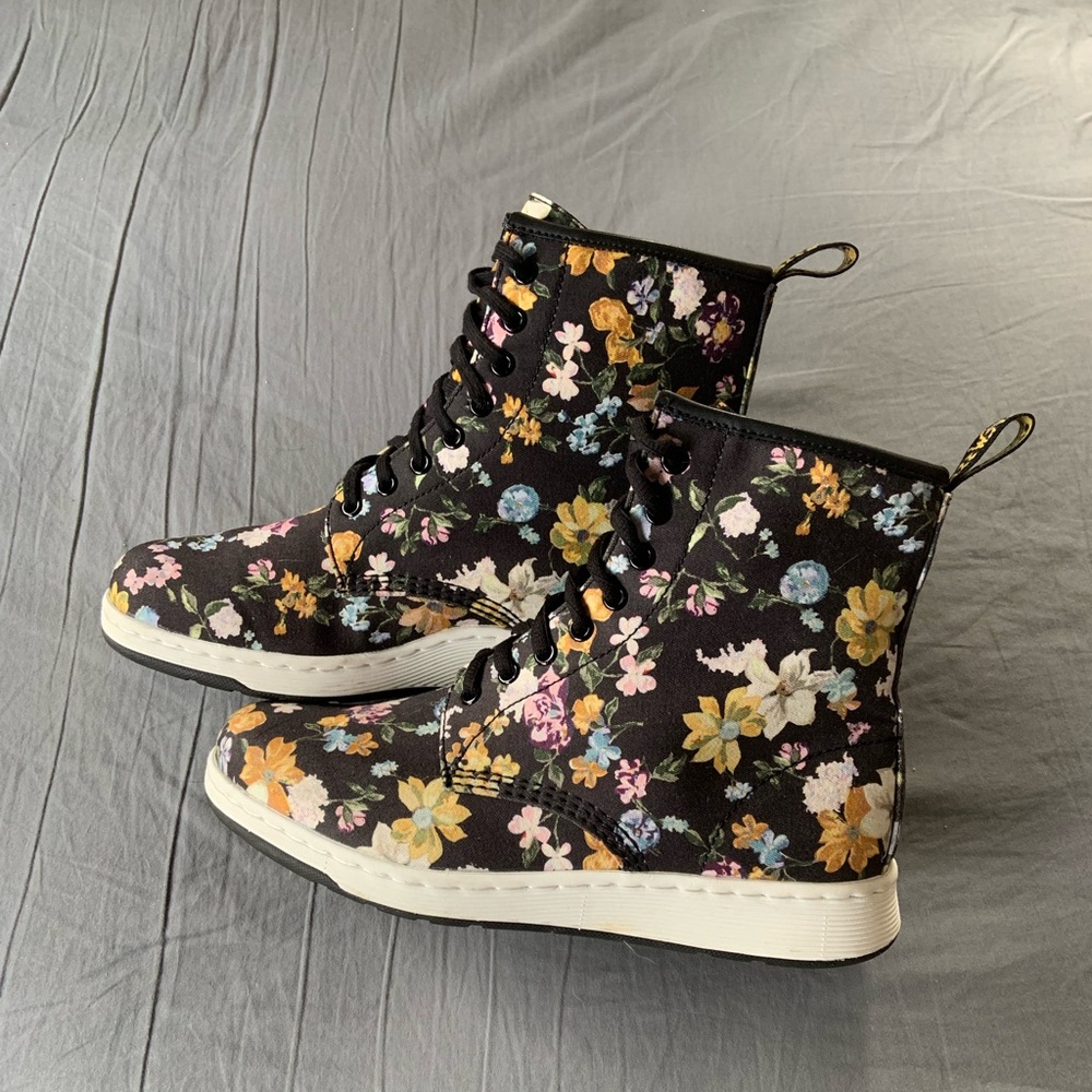 NEW Dr. Martens Darcy Black Floral Newton Leather Hi-Top Boots Size 10 - Picture 9 of 12
